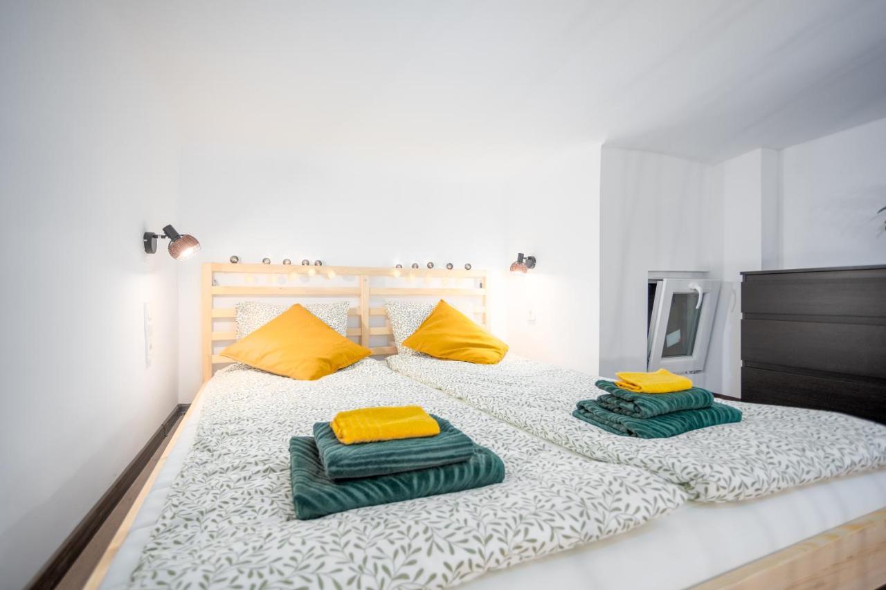 Green Goblin Apartment With Free Private Parking Будапеща Екстериор снимка