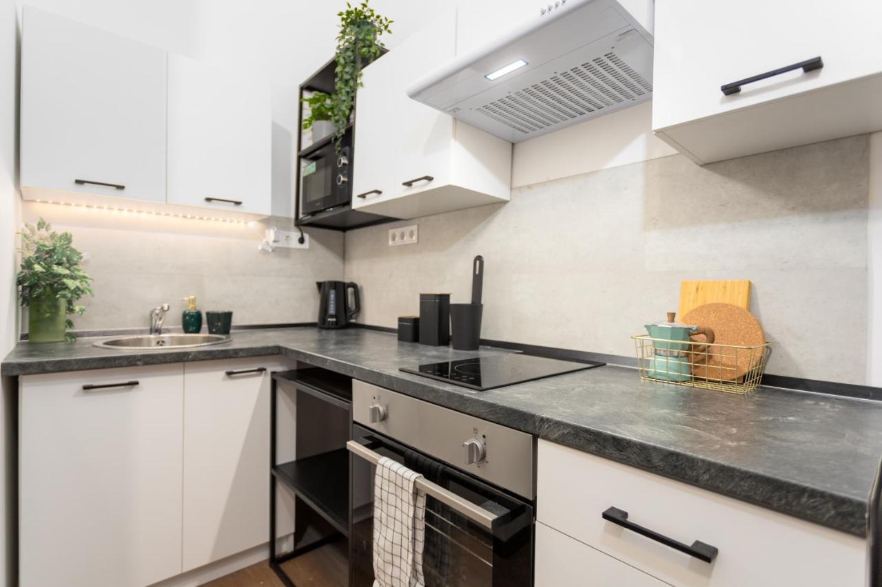 Green Goblin Apartment With Free Private Parking Будапеща Екстериор снимка