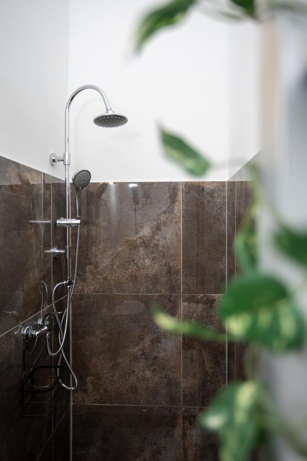 Green Goblin Apartment With Free Private Parking Будапеща Екстериор снимка