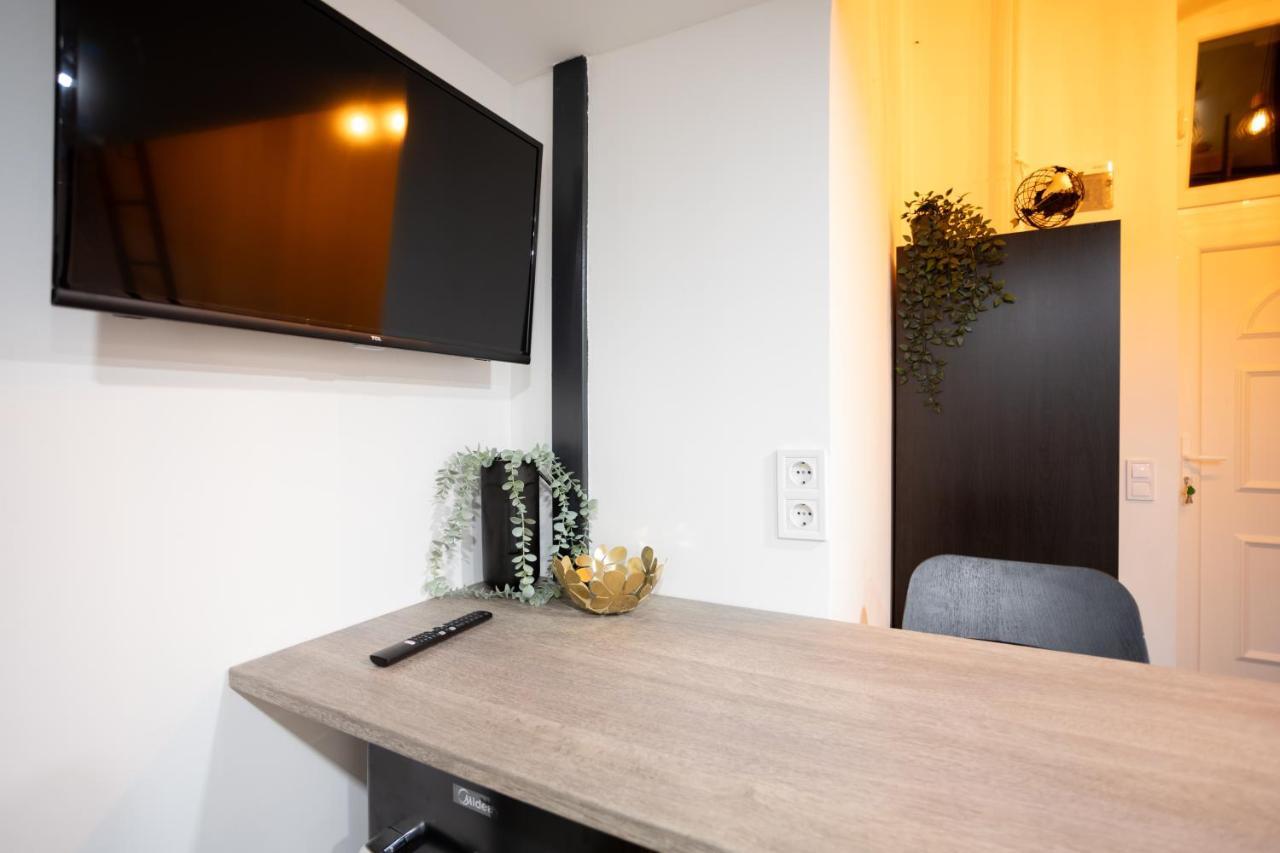 Green Goblin Apartment With Free Private Parking Будапеща Екстериор снимка