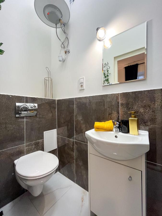 Green Goblin Apartment With Free Private Parking Будапеща Екстериор снимка