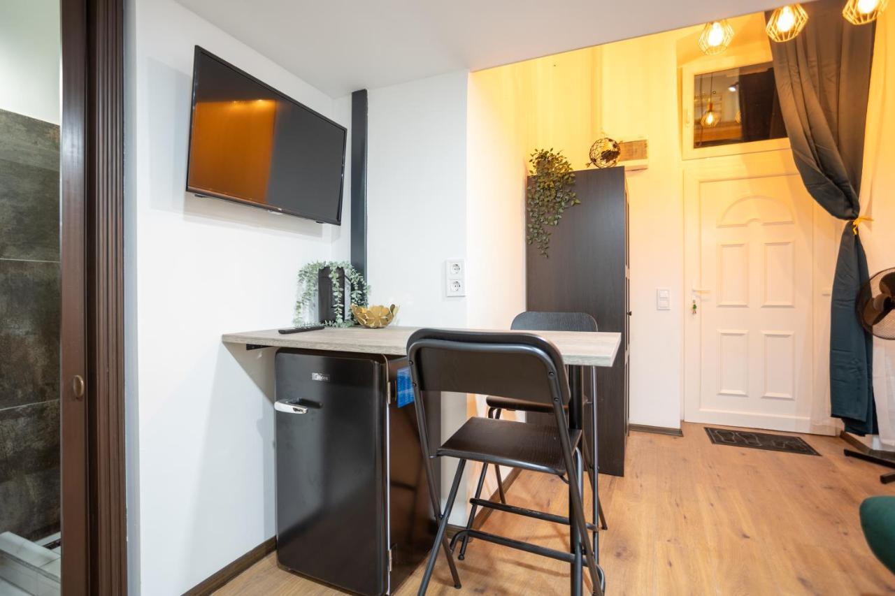 Green Goblin Apartment With Free Private Parking Будапеща Екстериор снимка